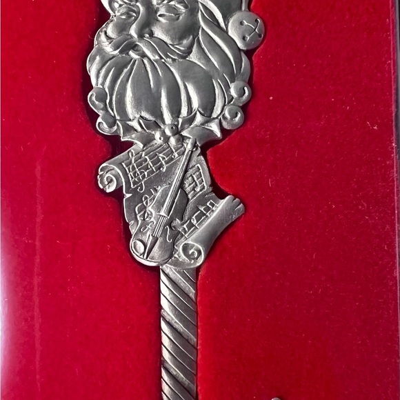 Longaberger Pewter 2003 Santa Key Christmas Ornament/hang on door knob - Picture 1 of 3